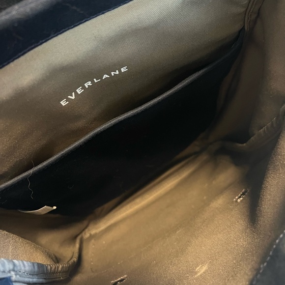everlane the modern snap backpack navy black leather - Picture 4 of 5